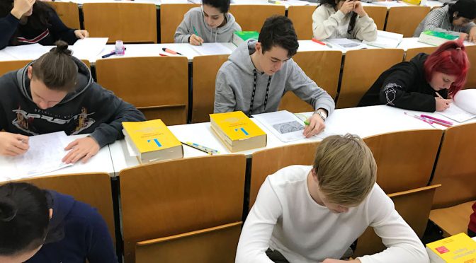 Schriftliche und mündliche Überprüfungen im Jahrgang 10